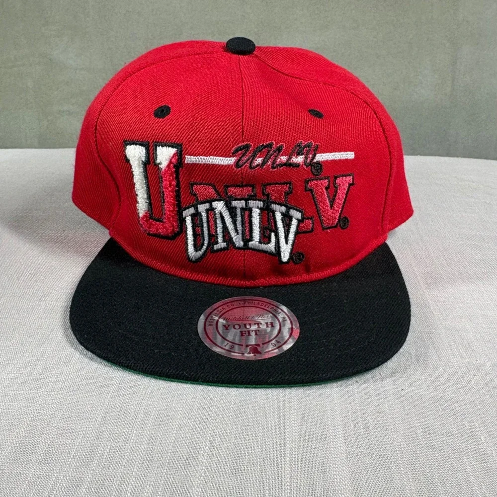 Mitchell & Ness UNLV Runnin Rebels Youth Snapback Hat Red Black 9N48OBC88-C67